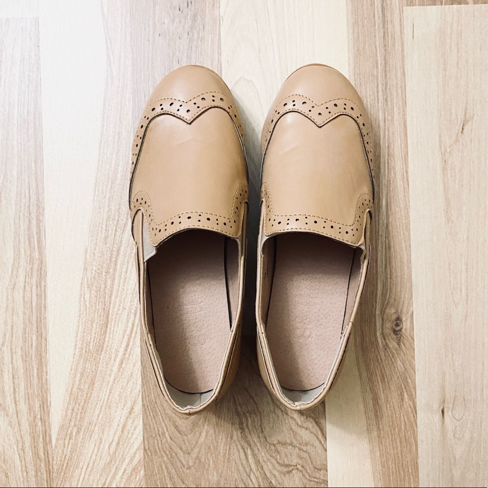 Girl's Nude Leather Dress Shoes with Short Heel